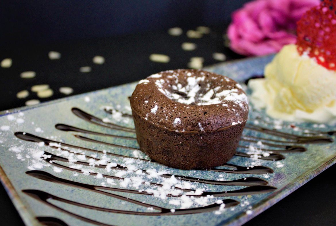 2 Lava cake cu ciocolată și interior curgător