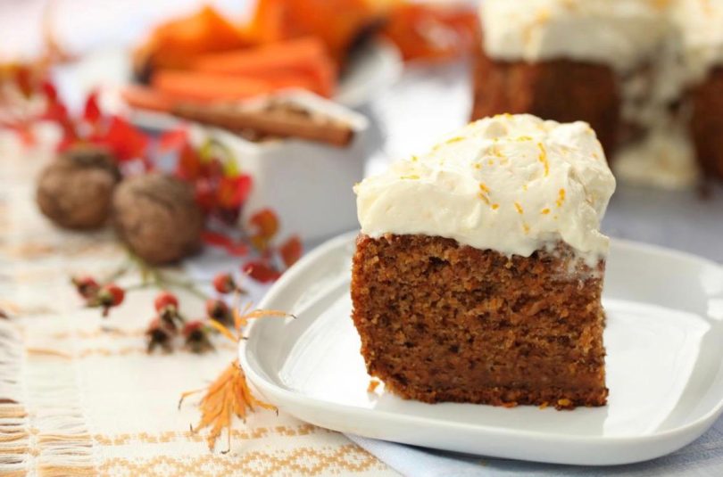 Tort de morcovi cu cremă de mascarpone