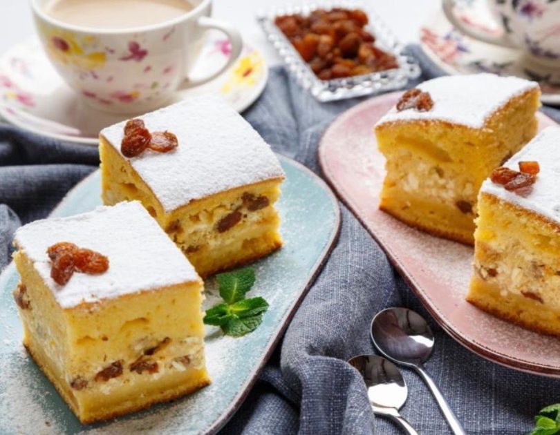 Plăcintă cu brânză dulce și stafide